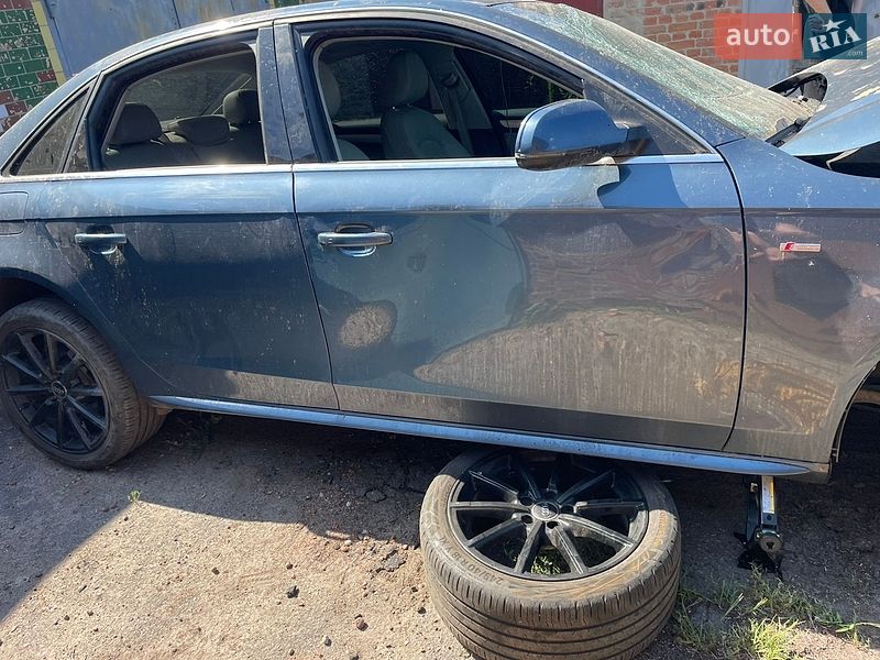 Седан Audi A4 2014 в Полтаве