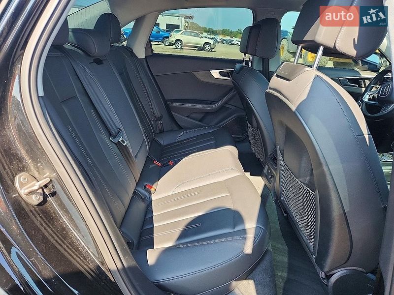 Седан Audi A4 2021 в Львове