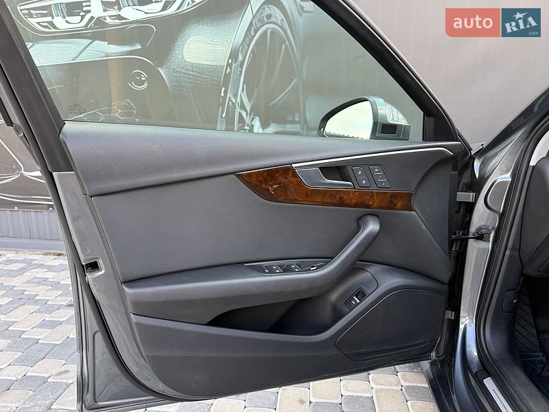 Седан Audi A4 2019 в Львові