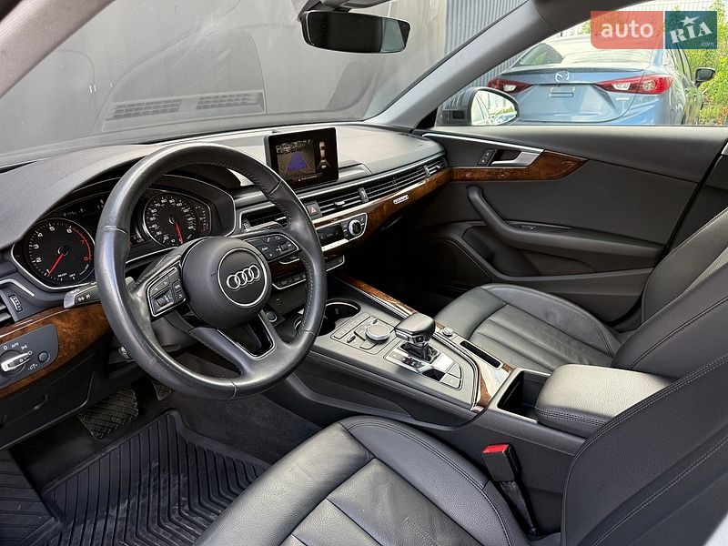 Седан Audi A4 2019 в Львові