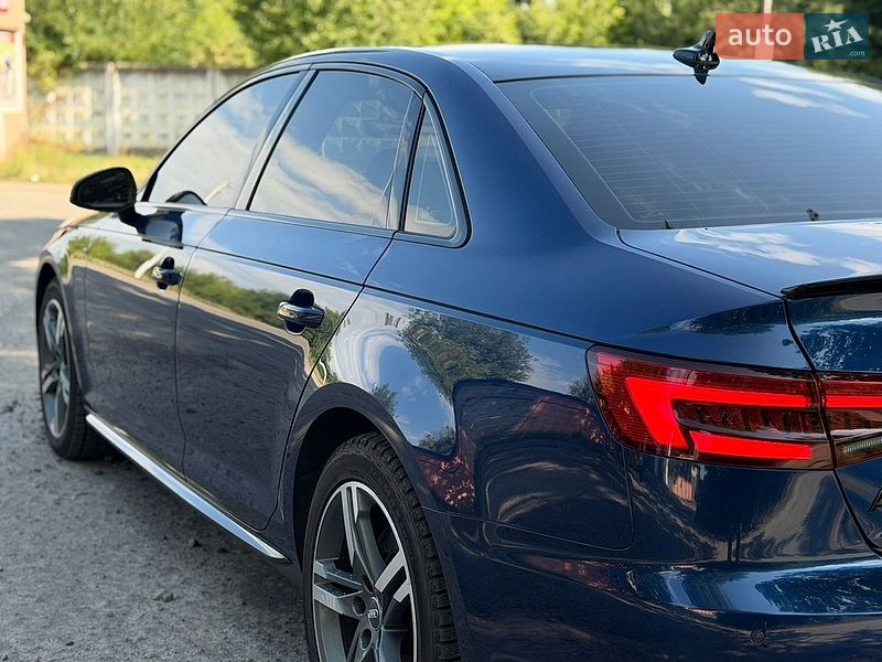 Седан Audi A4 2017 в Хмельницком