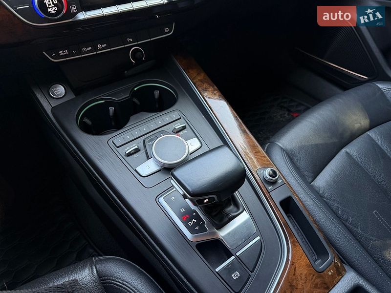 Седан Audi A4 2017 в Хмельницком