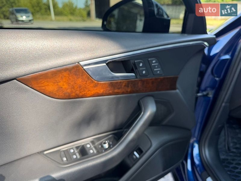 Седан Audi A4 2017 в Хмельницком