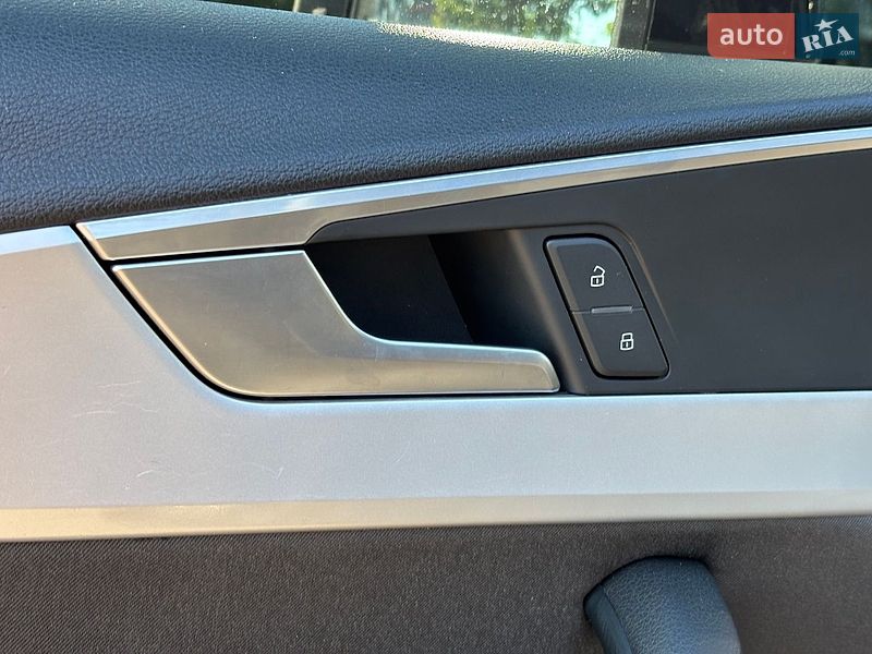 Универсал Audi A4 2017 в Киеве
