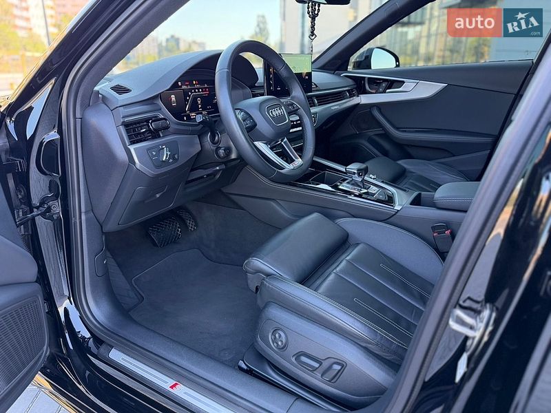Седан Audi A4 2023 в Дніпрі