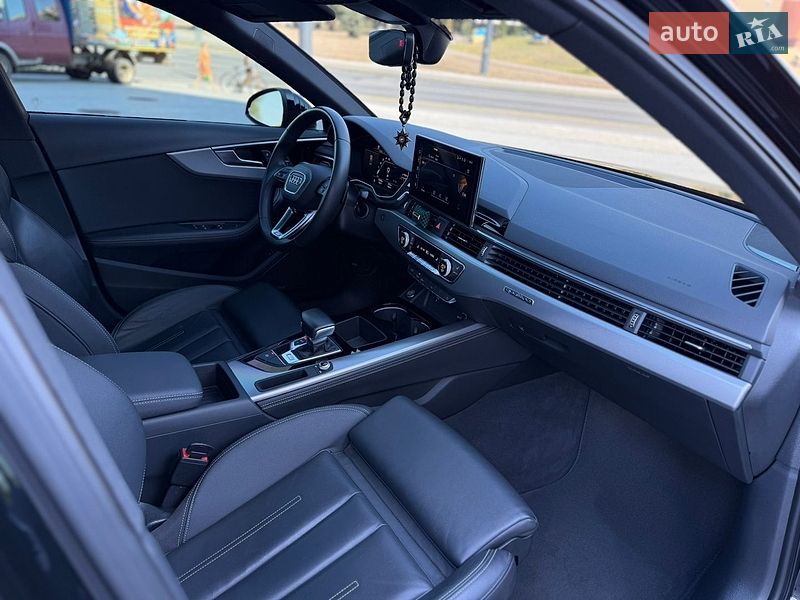 Седан Audi A4 2023 в Дніпрі