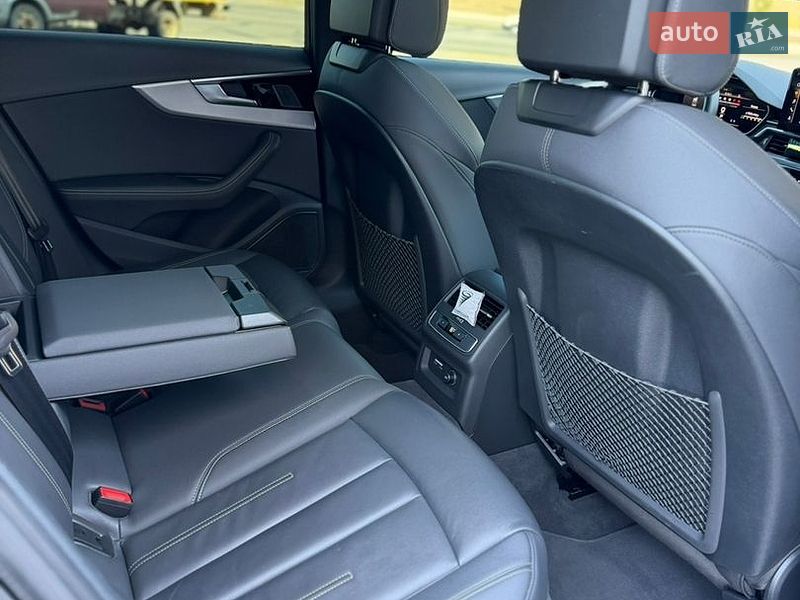 Седан Audi A4 2023 в Дніпрі