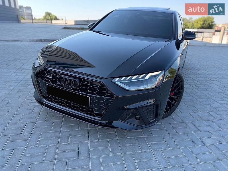 Седан Audi A4 2023 в Дніпрі
