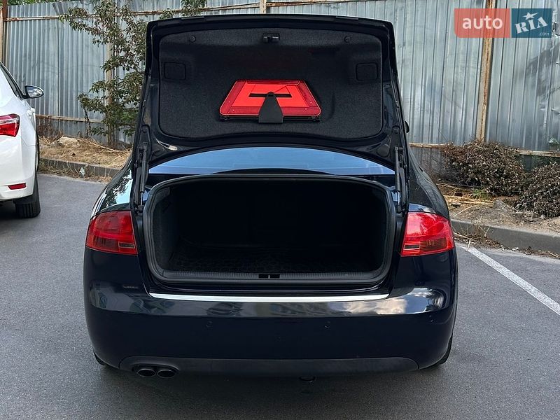 Седан Audi A4 2006 в Вишневом
