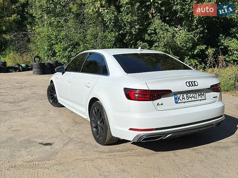 Седан Audi A4 2018 в Киеве