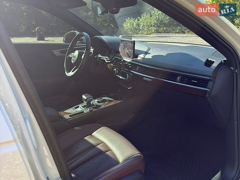 Седан Audi A4 2018 в Киеве