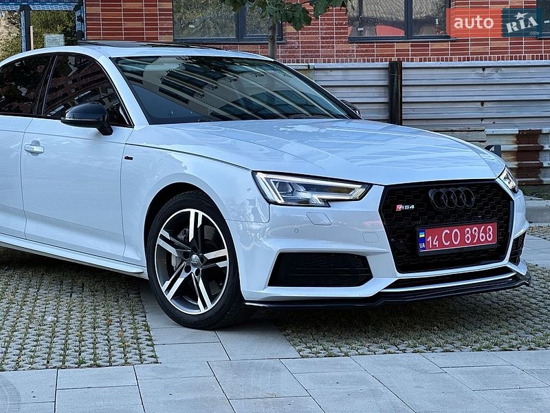 Седан Audi A4 2016 в Самборі