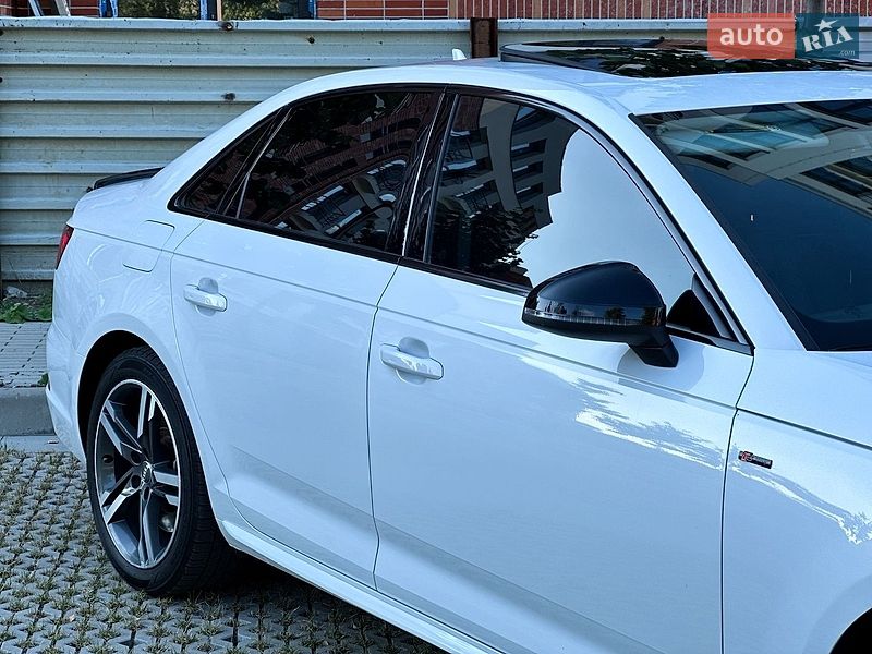 Седан Audi A4 2016 в Самборі