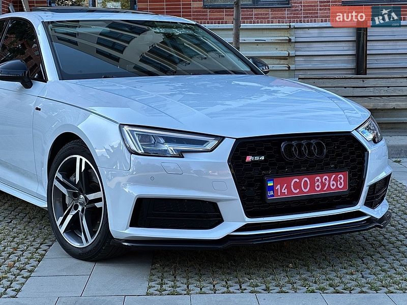 Седан Audi A4 2016 в Самборі