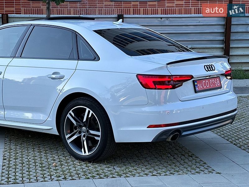 Седан Audi A4 2016 в Самборі