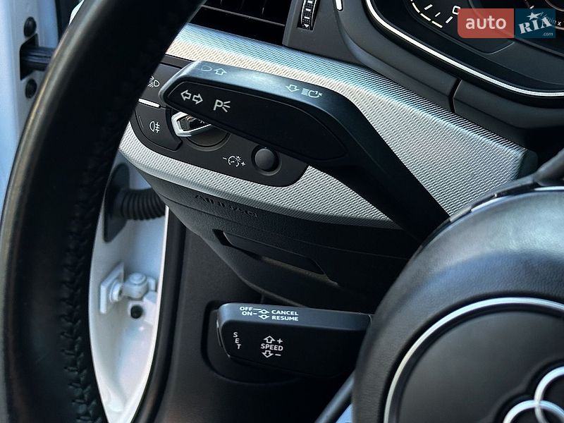 Седан Audi A4 2016 в Самборі
