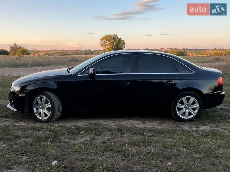Седан Audi A4 2011 в Нововолынске