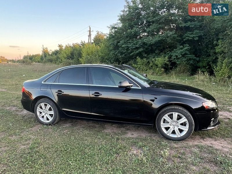 Седан Audi A4 2011 в Нововолынске