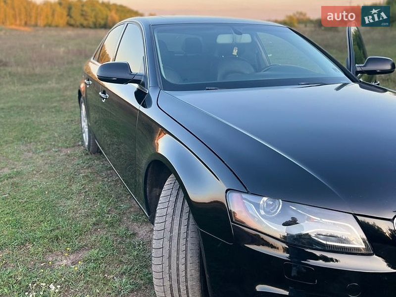 Седан Audi A4 2011 в Нововолынске