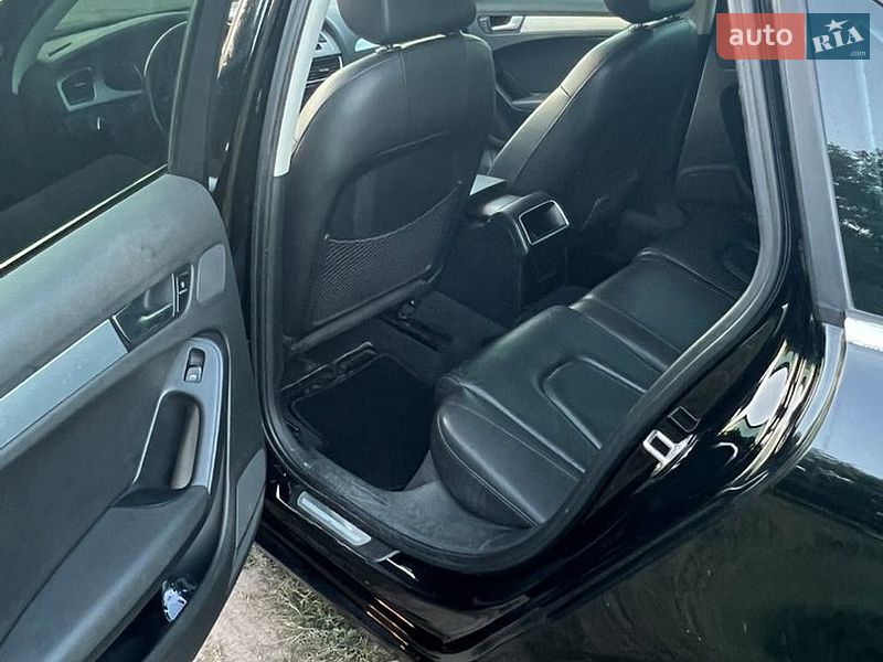 Седан Audi A4 2011 в Нововолынске