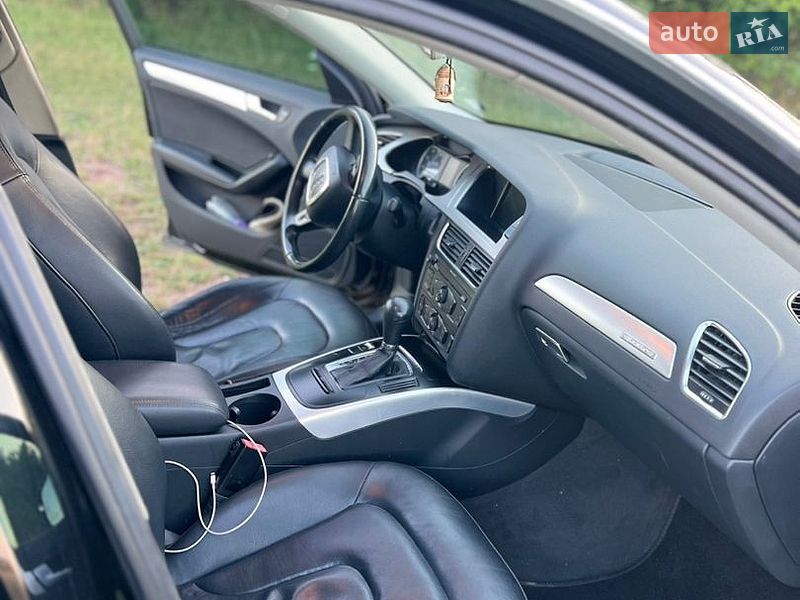 Седан Audi A4 2011 в Нововолынске