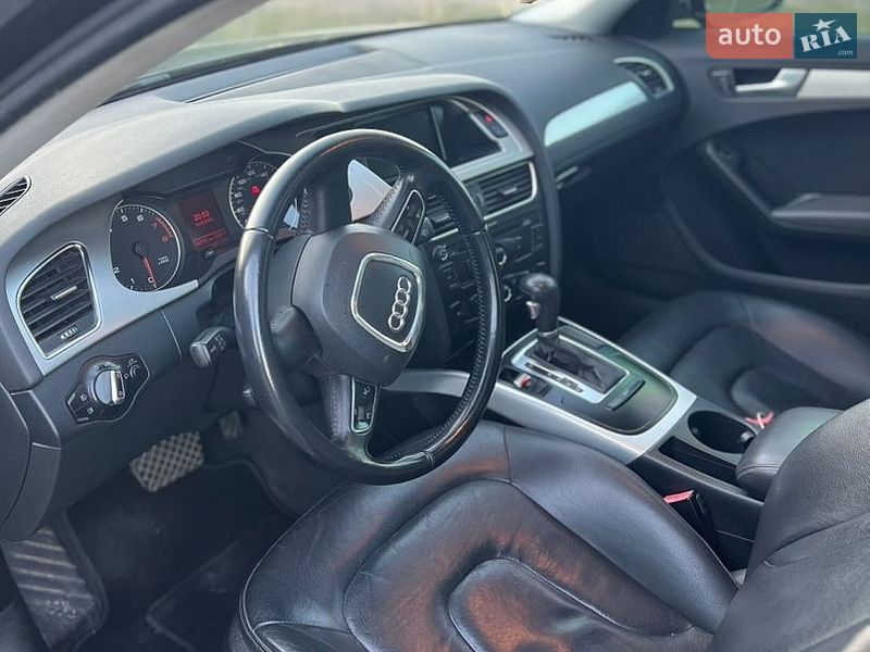 Седан Audi A4 2011 в Нововолынске