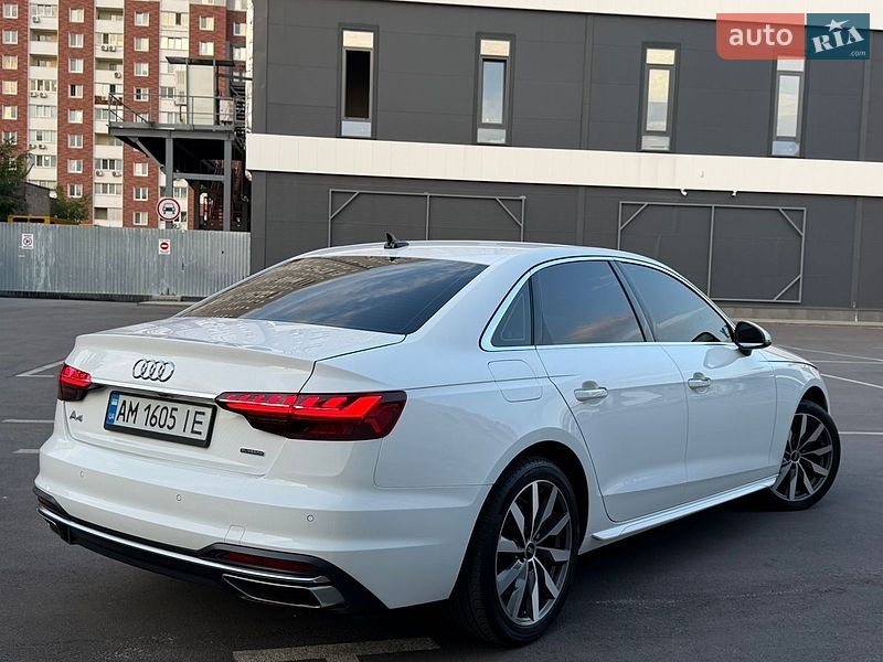 Седан Audi A4 2022 в Києві
