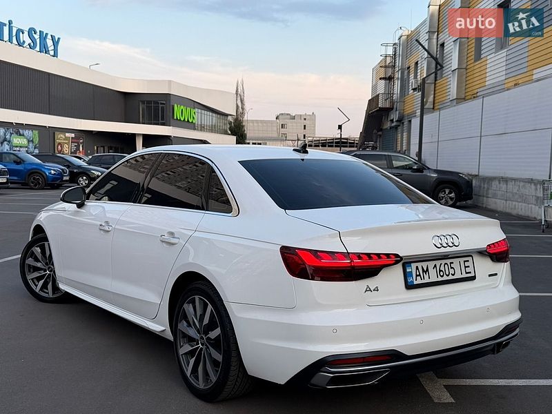 Седан Audi A4 2022 в Києві