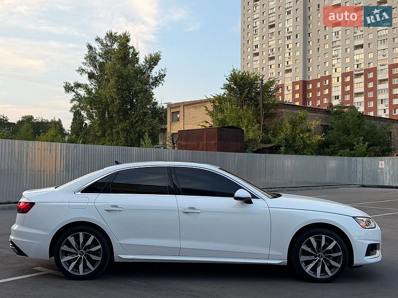 Седан Audi A4 2022 в Києві