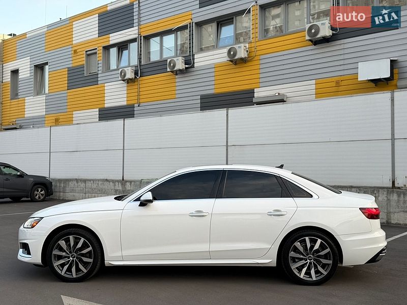 Седан Audi A4 2022 в Києві