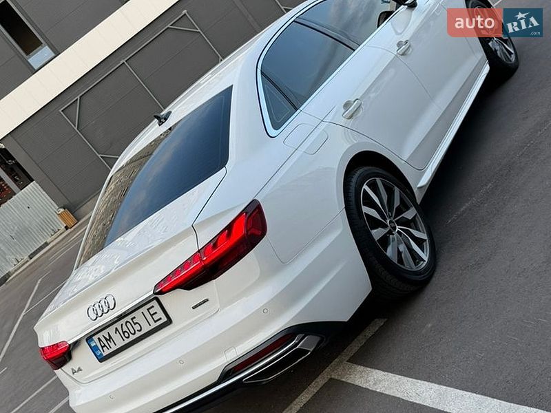 Седан Audi A4 2022 в Києві