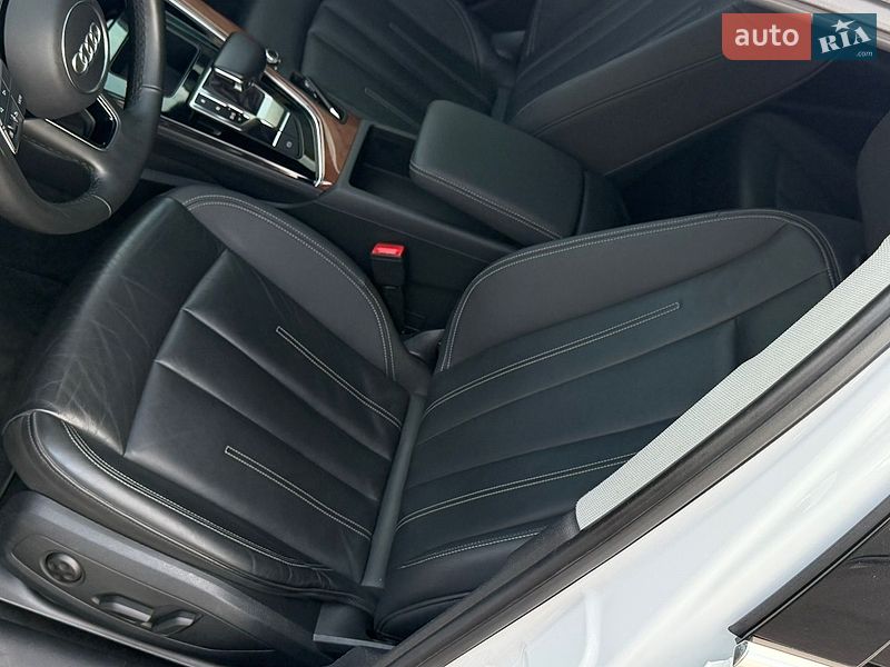 Седан Audi A4 2022 в Києві