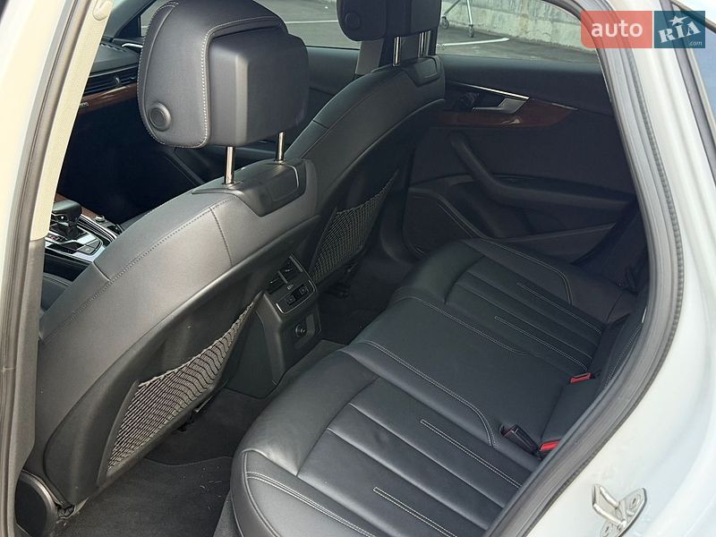 Седан Audi A4 2022 в Києві