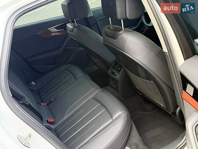 Седан Audi A4 2022 в Києві
