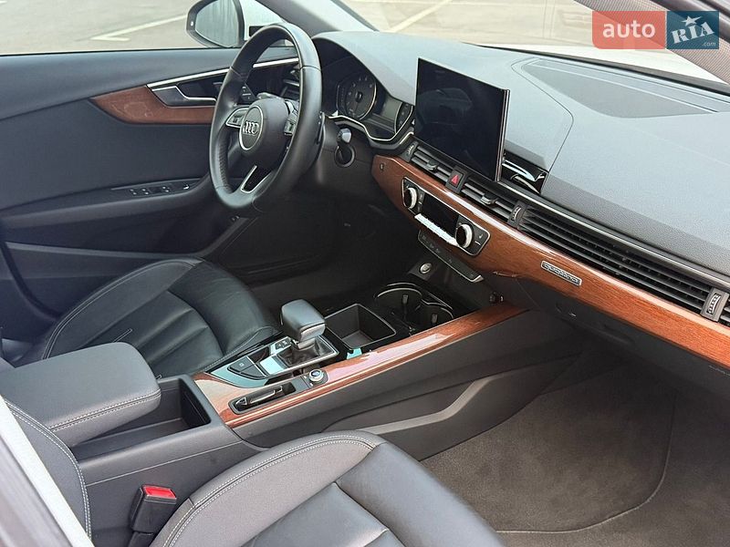 Седан Audi A4 2022 в Києві