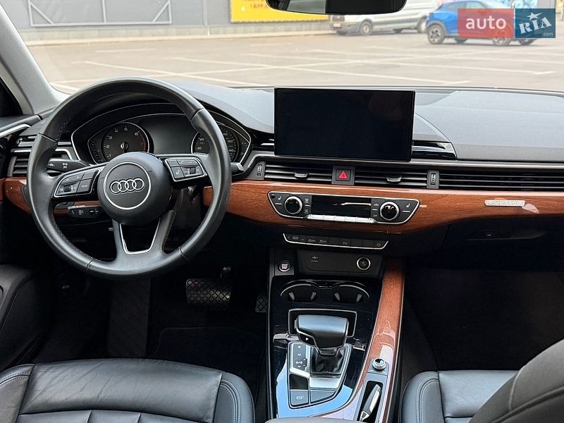 Седан Audi A4 2022 в Києві