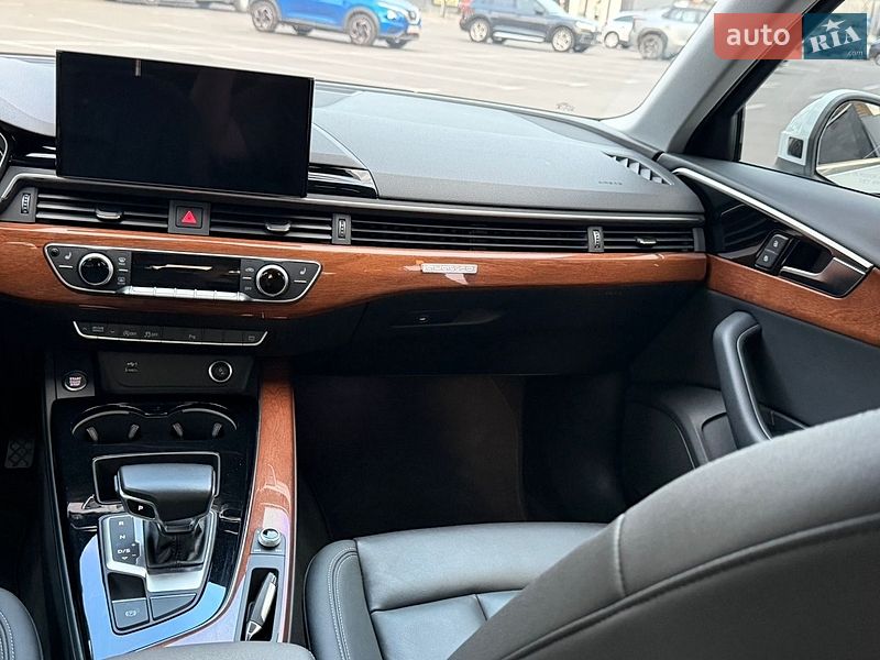 Седан Audi A4 2022 в Києві