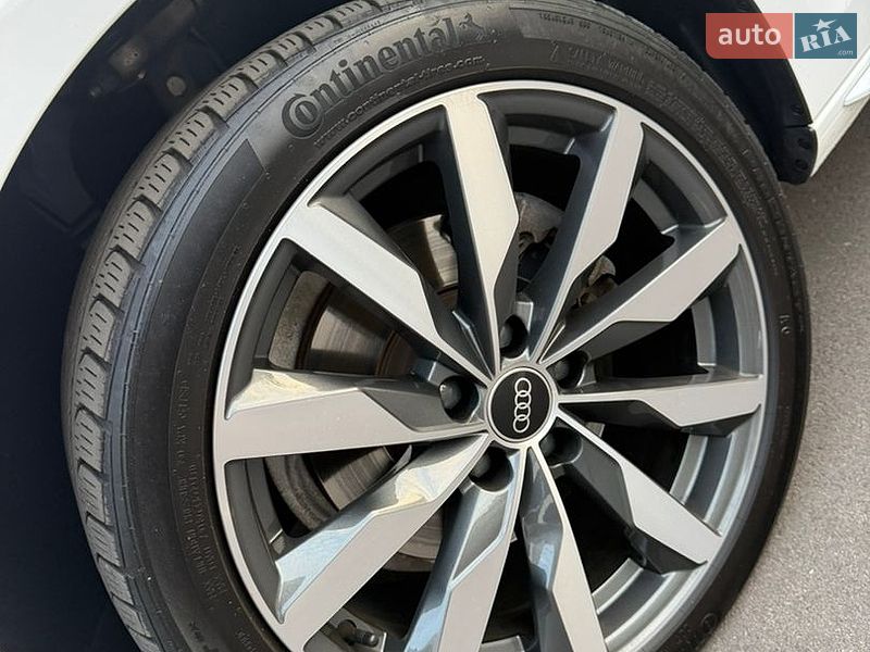 Седан Audi A4 2022 в Києві