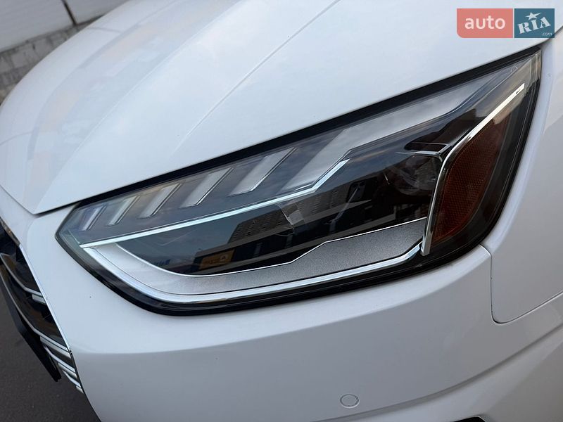 Седан Audi A4 2022 в Києві