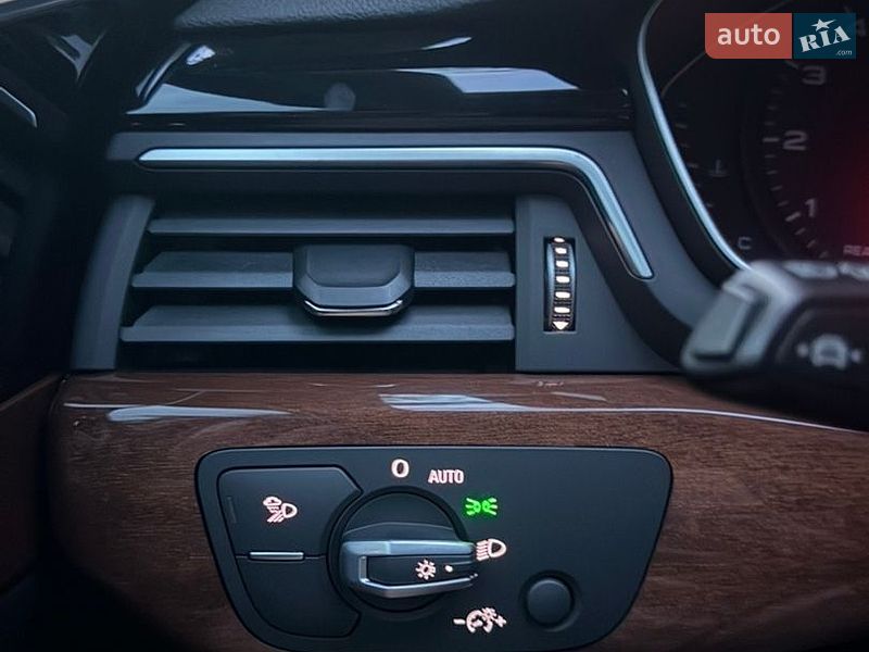 Седан Audi A4 2022 в Києві