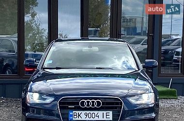 Седан Audi A4 2013 в Ровно