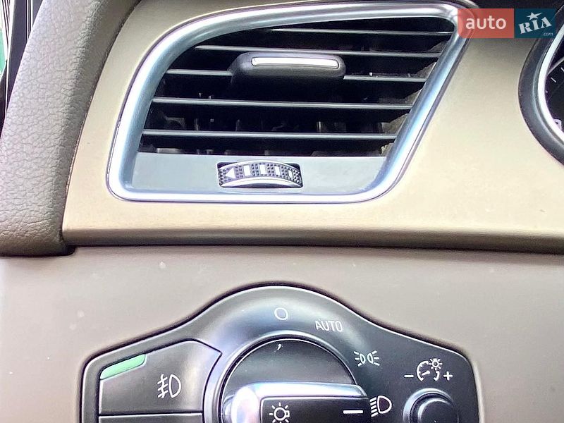 Седан Audi A4 2013 в Ровно