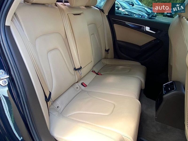 Седан Audi A4 2013 в Ровно