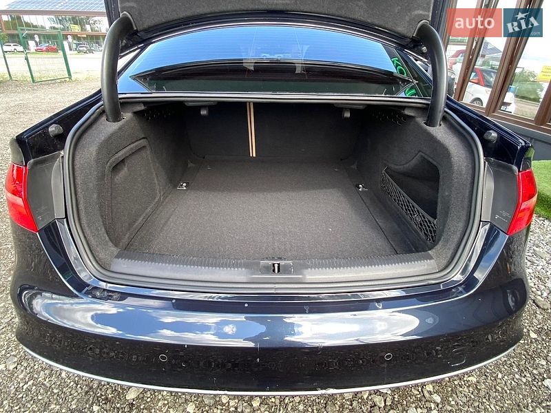 Седан Audi A4 2013 в Ровно