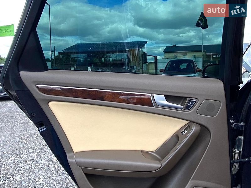 Седан Audi A4 2013 в Ровно