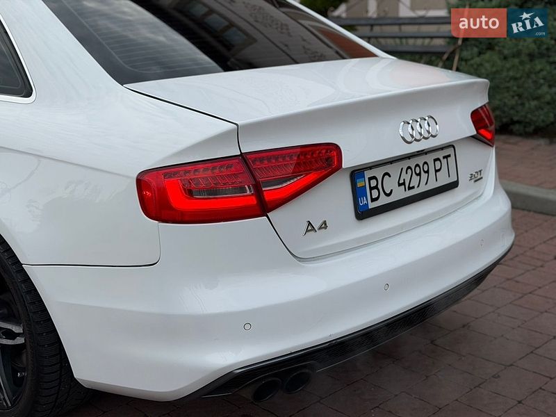 Седан Audi A4 2013 в Львові