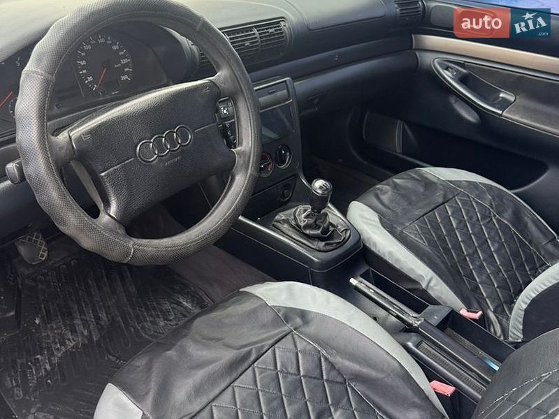 Седан Audi A4 1995 в Хмельницком