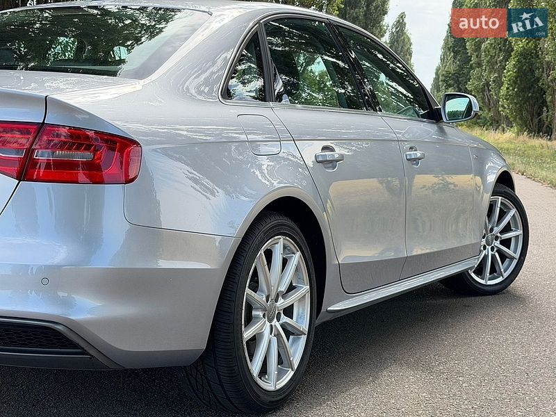 Седан Audi A4 2015 в Барышевке