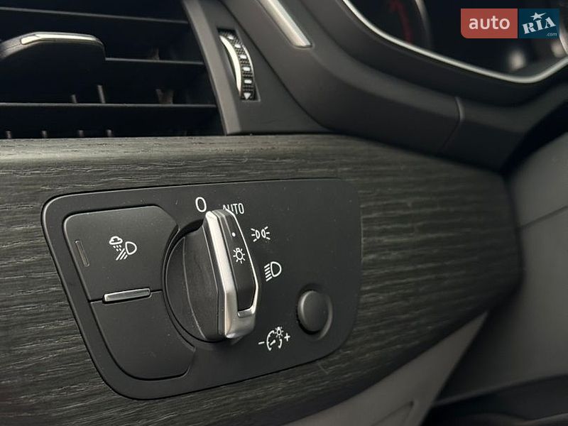 Седан Audi A4 2018 в Бурштині