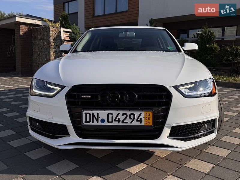 Седан Audi A4 2015 в Стрию